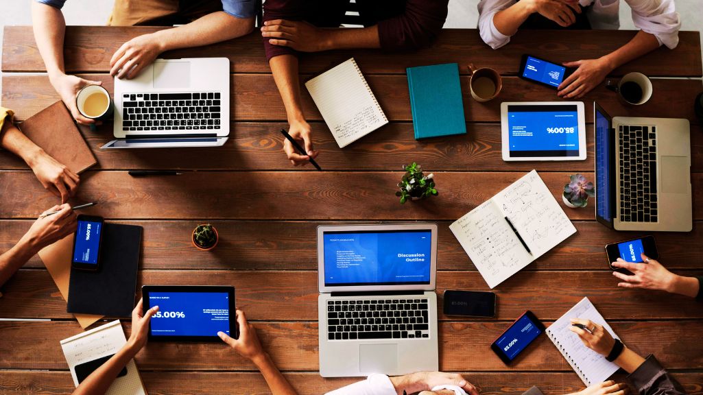 Dark Blue Simple Dark Tech and Gaming Bio-Link Website-2